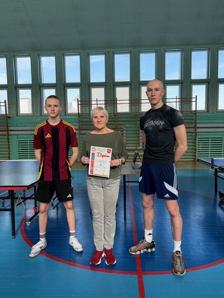 Zdjęcie pamiątkowe reprezentacji szkół 5