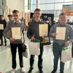 Delegacja ZSCKR z dyplomami