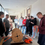 Uczniowie podczas zajęć na uczelni