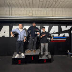 Nauczyciele ZSCKR z uczniem na podium