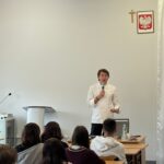 Pan Karol podczas spotkania z uczniami 3