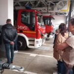 Uczestnicy konkursu z opiekunami zwiedzają bazę