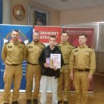 Uczeń ZSCRK z organizatorami