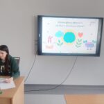 Uczennica Zuzanna Wysocka prowadzi zajęcia dot. zdrowia psychicznego