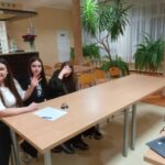 Mieszkanki internatu podczas zajęć