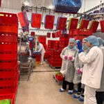 Uczniowie ZSCKR słuchają o zasadach pracy firmy 2