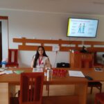 Uczennica ZSCKR podczas akcji