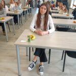 Uczennica ZSCKR przed rozpoczęciem konkursu