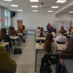 Uczniowie przed rozpoczęciem konkursu