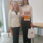 Uczennica ZSCKR z nauczycielką