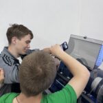 Uczniowie ZSCKR podczas druku 3D