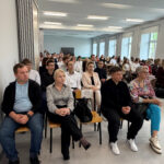 Społeczność szkolna i zaproszeni goście podczas Konferencji 2