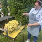 Pani Anna Szpura kończy pracę nad sękaczem