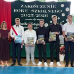 Wychowawczyni i nagrodzonymi uczniami klasy III BTb